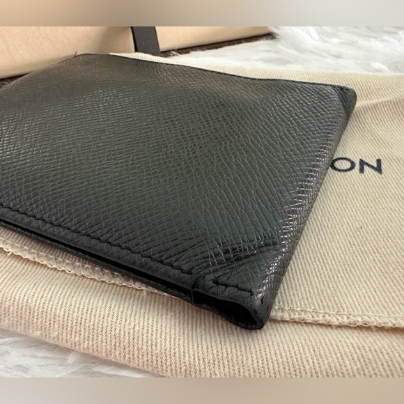 Authentic Louis Vuitton Taiga Leather Black Mens Wallet - Picture 8 of 15